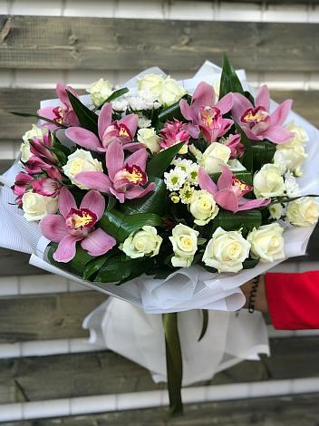 Букет цветов из: Розы и Хризантемы в Рахманово