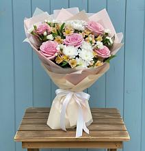 Букет цветов из:  Гвоздики, Орхидеи и Розы в Рахманово