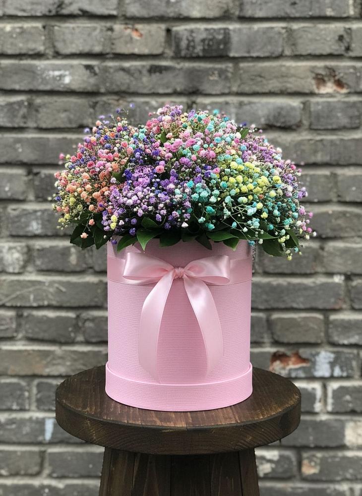 Цветочная композиция из Гипсофила и Розы в шляпной коробке в Рахманово