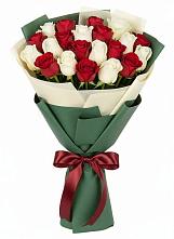 Букет Микс из красных и белых роз в Рахманово
