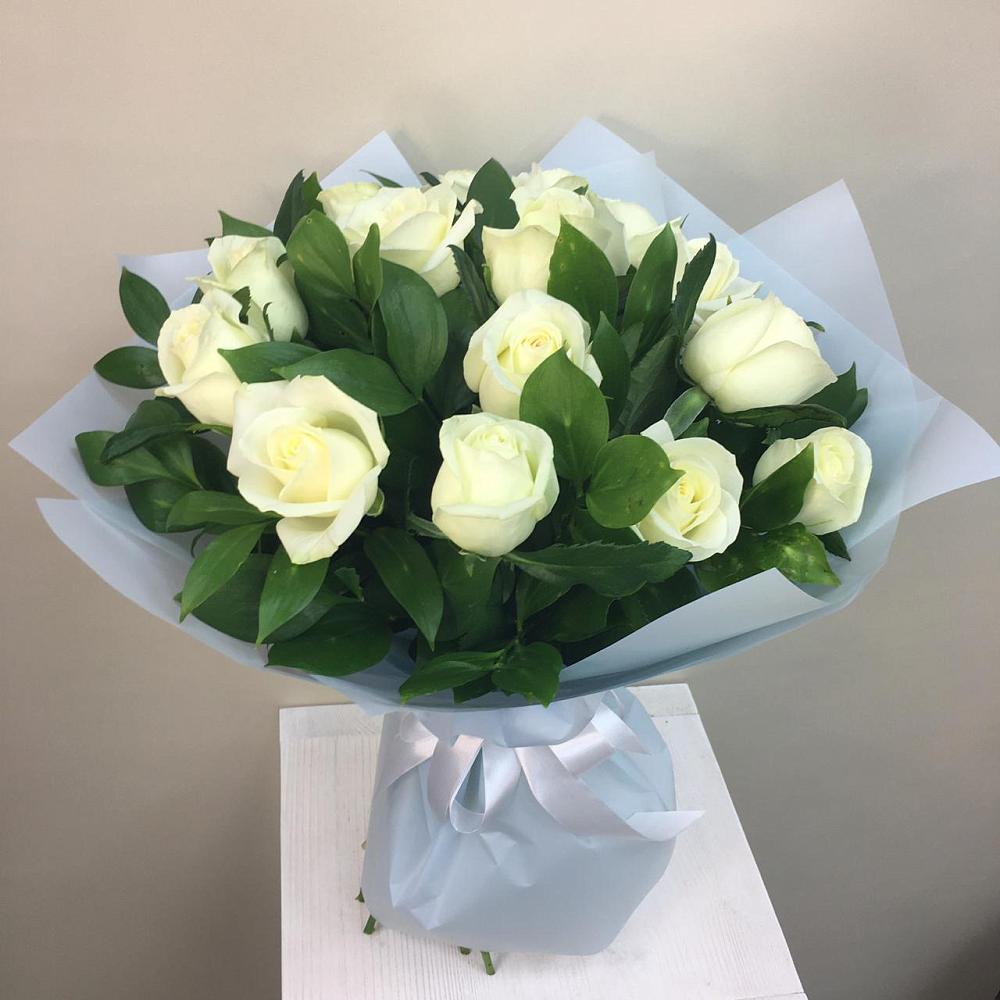 Букет 15 Белых роз Проуд в Рахманово