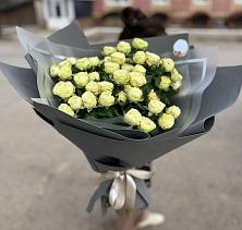 Букет Белые кустовые розы Солинеро в Рахманово