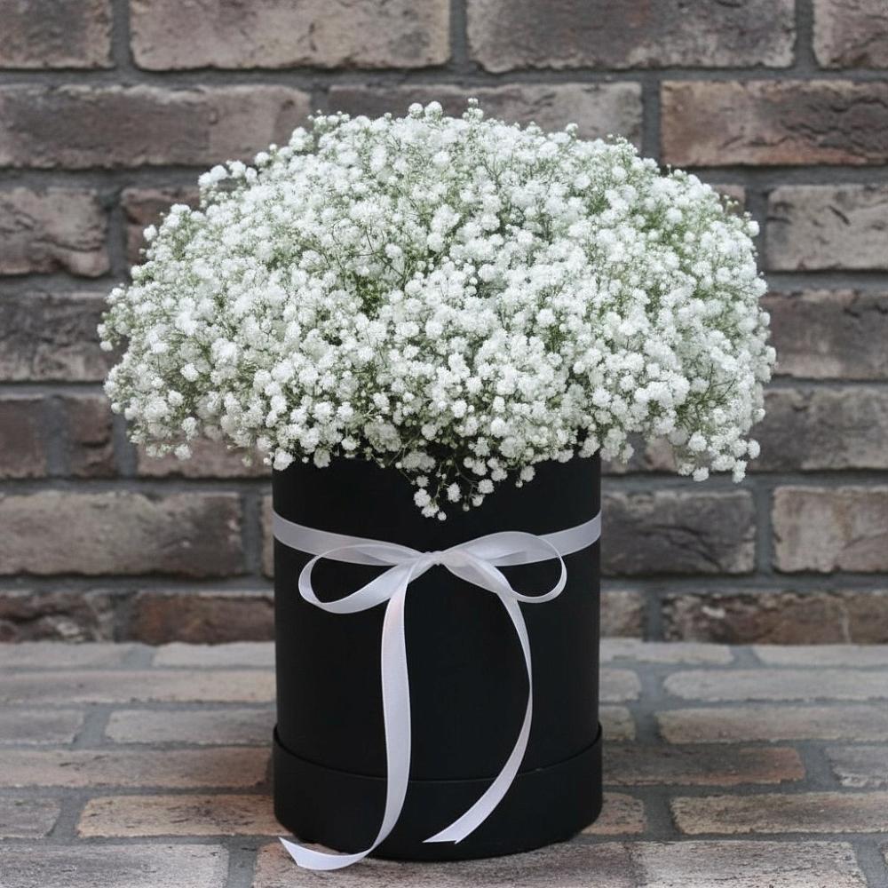 Цветочная композиция из Гипсофила в шляпной коробке в Рахманово