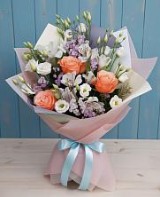 Букет цветов из:  Лизиантусы, Розы, Альстромерии и Гипсофила в Рахманово