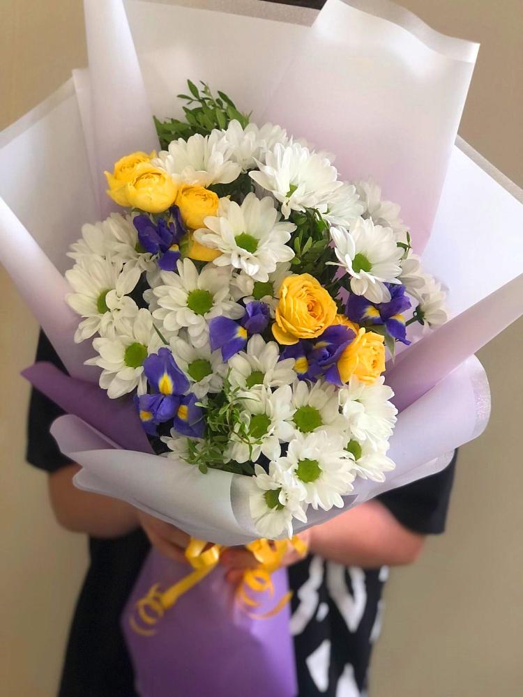 Букет цветов из: Ирисы, Хризантемы и Розы в Рахманово