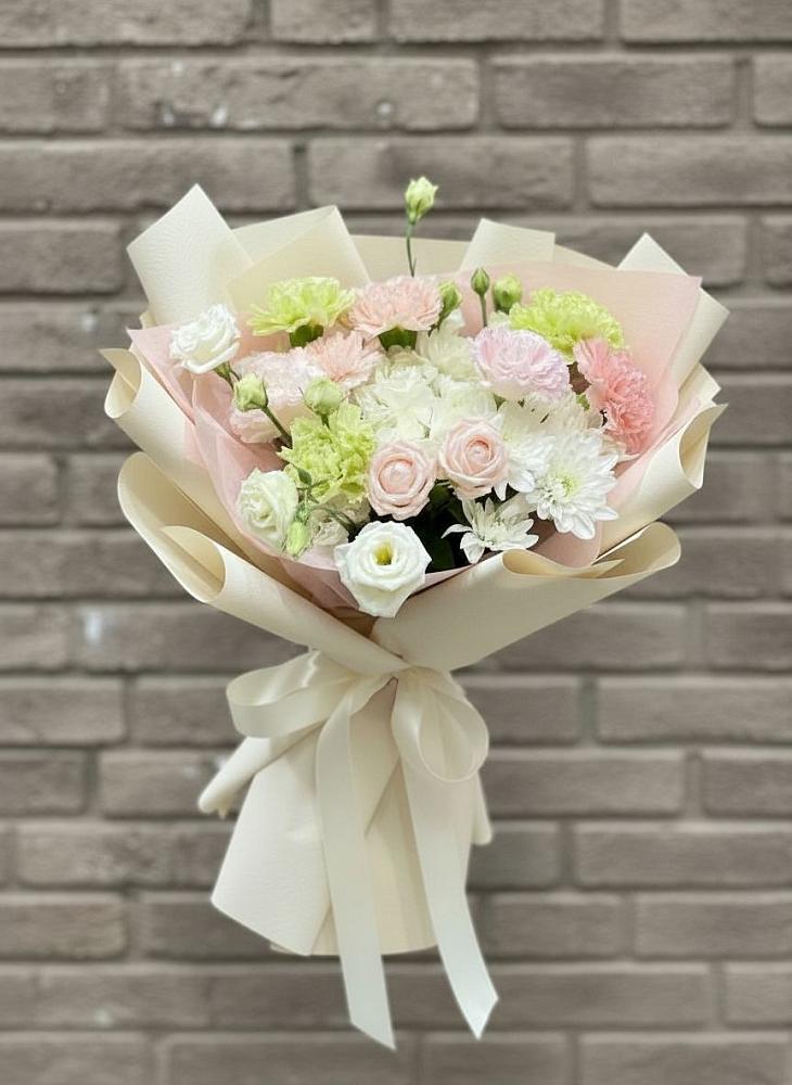 Букет цветов из: Гвоздики, Розы, Лизиантусы и Хризантемы в Рахманово