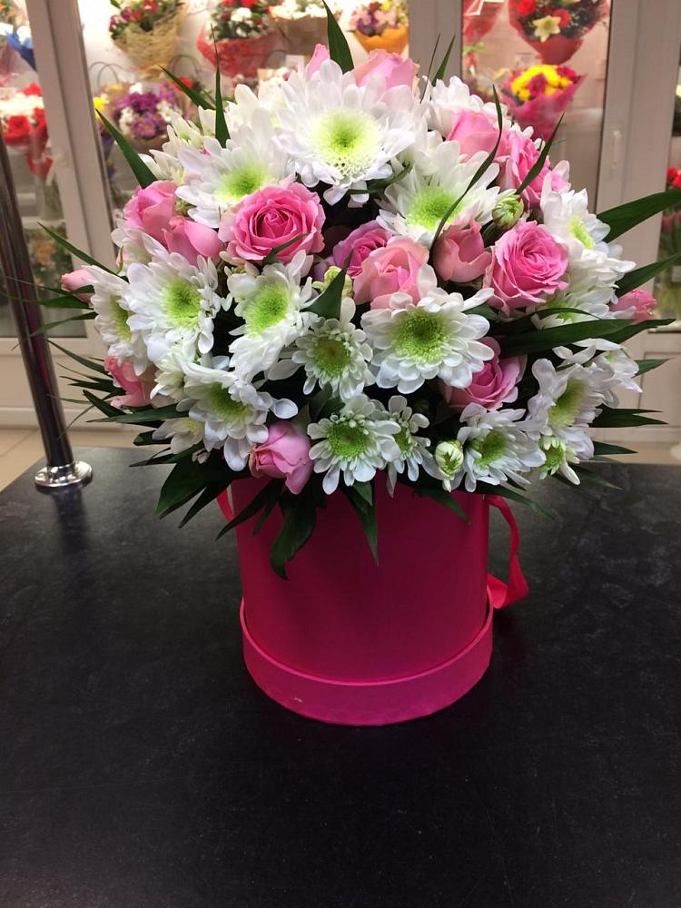 Цветочная композиция из Розы и Хризантемы в шляпной коробке в Рахманово