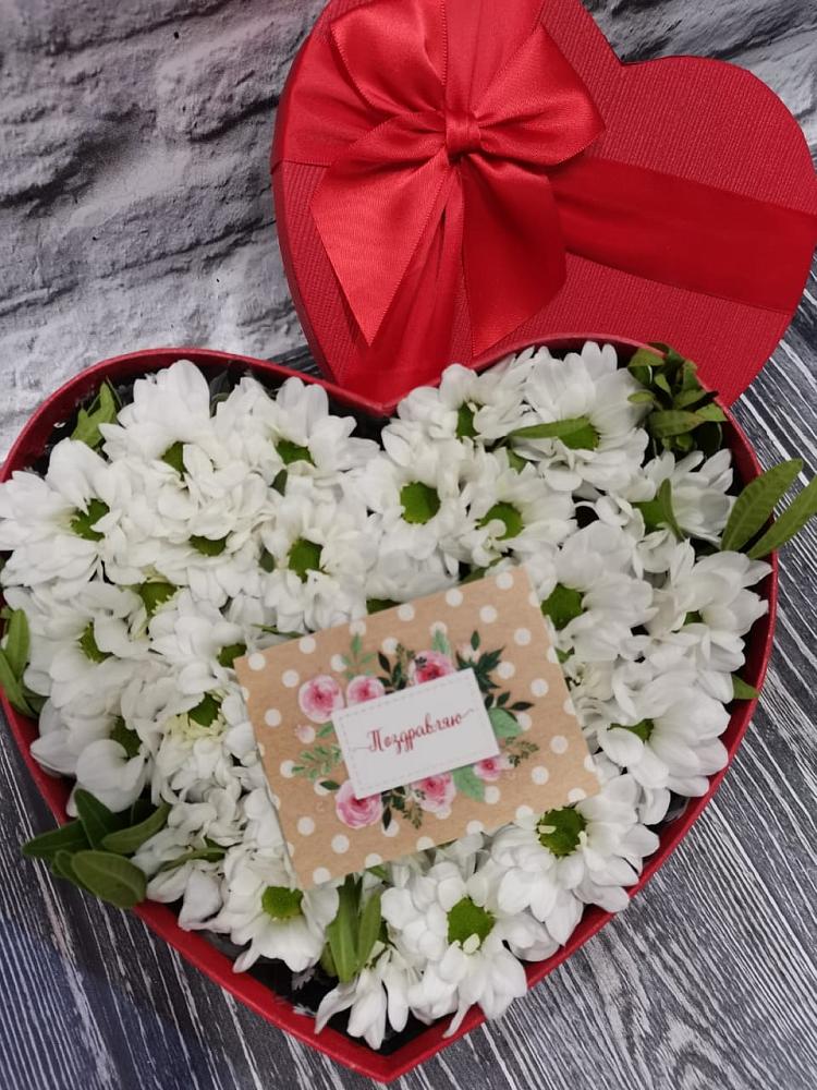 Цветочная композиция из Хризантемы в виде сердца в Рахманово