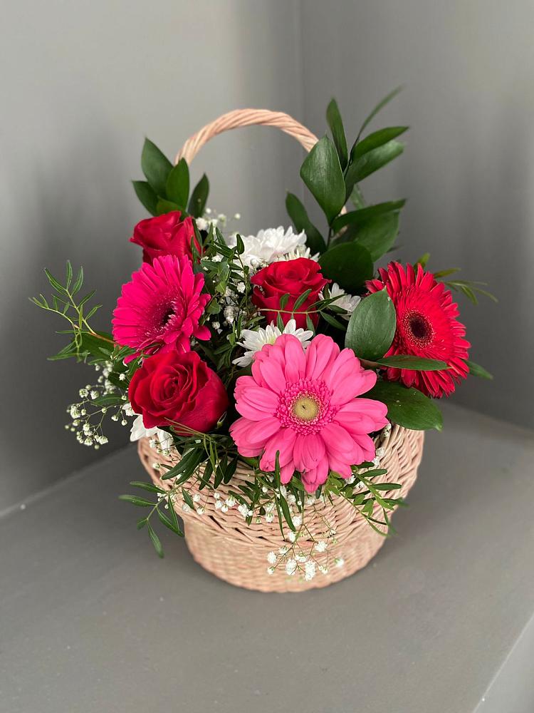 Цветочная композиция из Розы, Хризантемы и Герберы в корзине в Рахманово