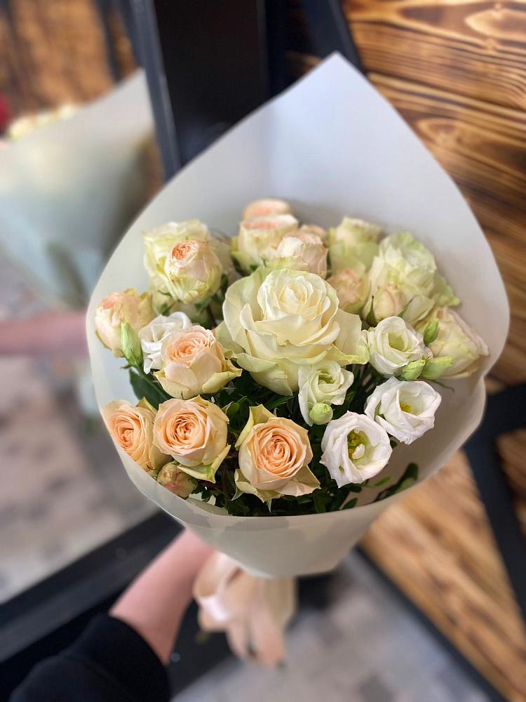 Букет цветов из: Розы и Лизиантусы в Рахманово